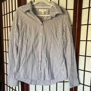 Banana Republic Lavender Striped Button-Up Shirt 🦄